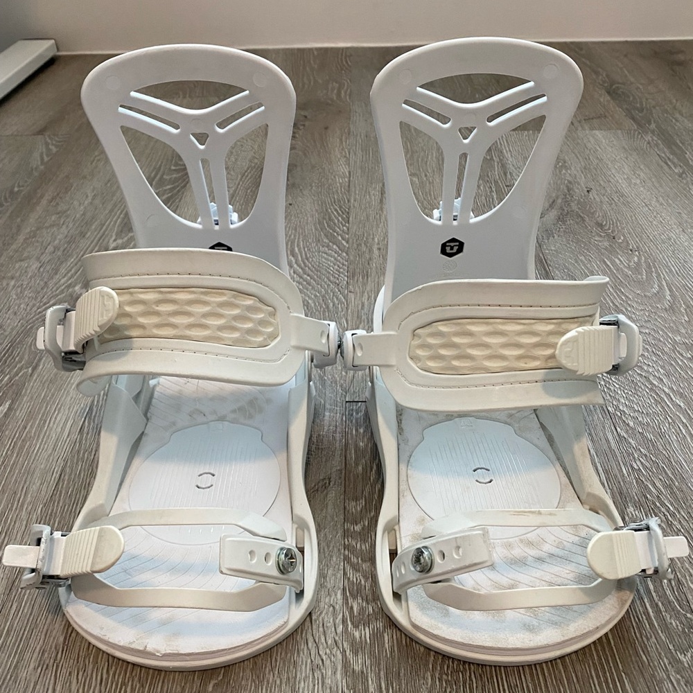 Women’s union Rosa bindings size small